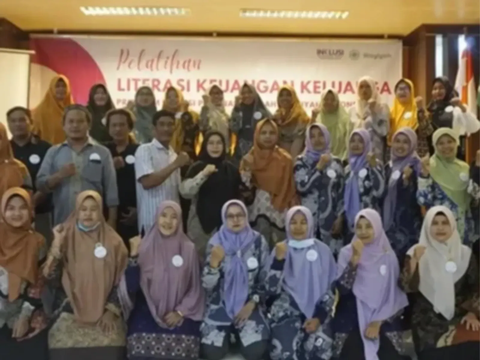 Dosen STIEKIA memberikan pelatihan literasi keuangan keluarga pada angota Aisyiyah Muhammadiyah Bojonegoro